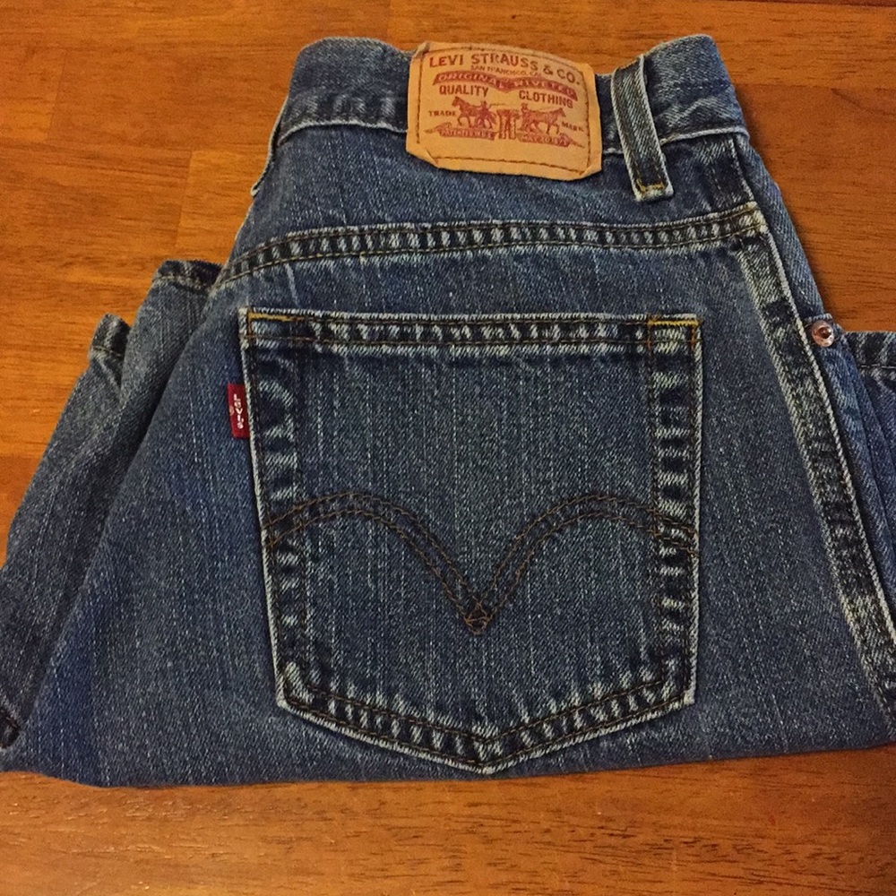 Women’s high rise Levi’s shorts 10 relaxed 550